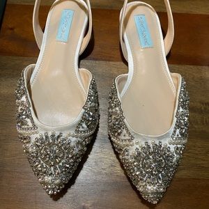 Betsy Johnson Ivory Wedding shoes size 7
